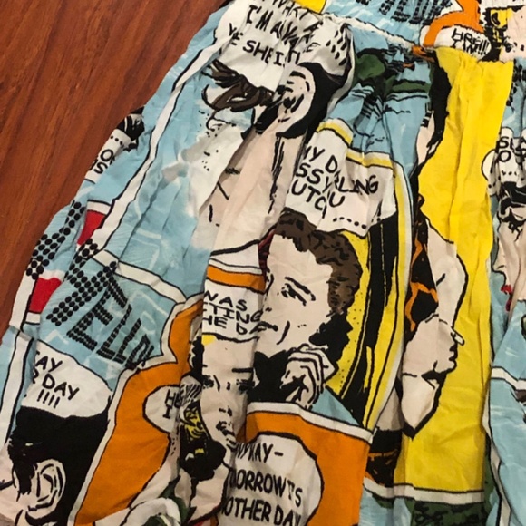 brandy melville skater skirt - comic - Picture 3 of 4